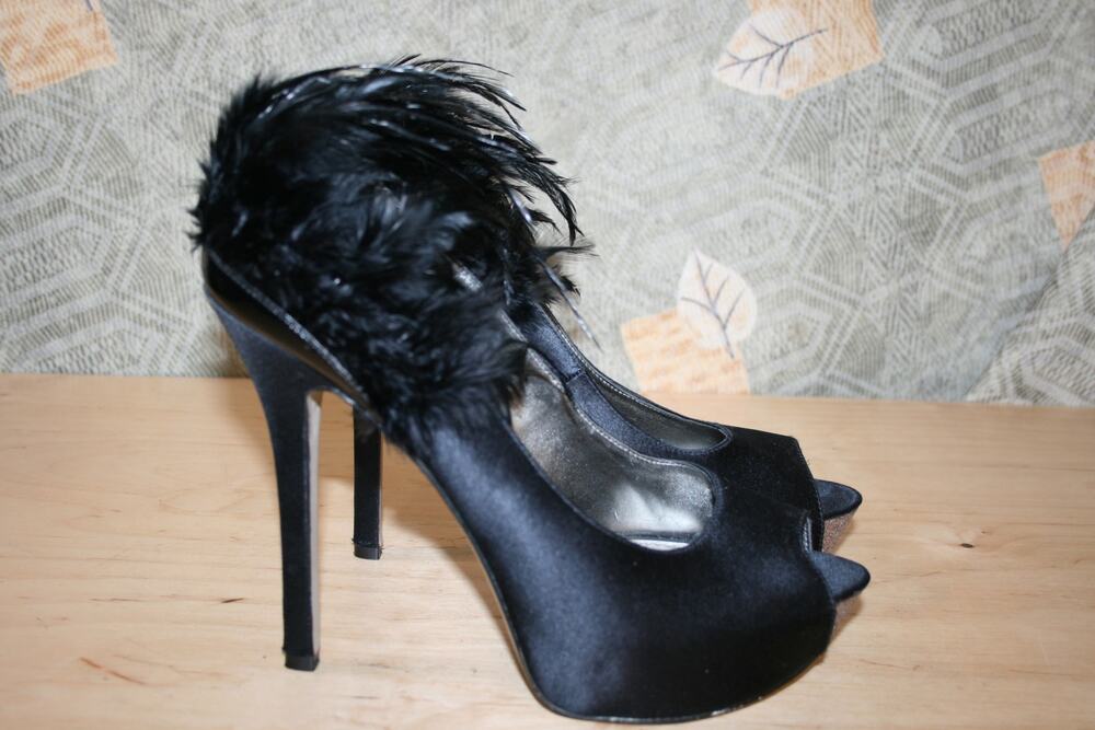 Enzo Angiolini Torrez Black Satin & Feathers Open Toe Pumps 10 M